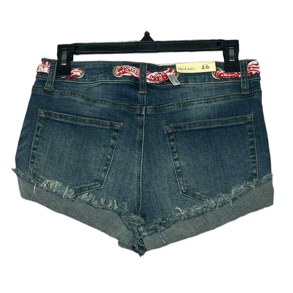 Altar'd State Marlo Button Fly Bandana Belt Distressed Denim Shorts Size 26 New - Picture 2 of 10